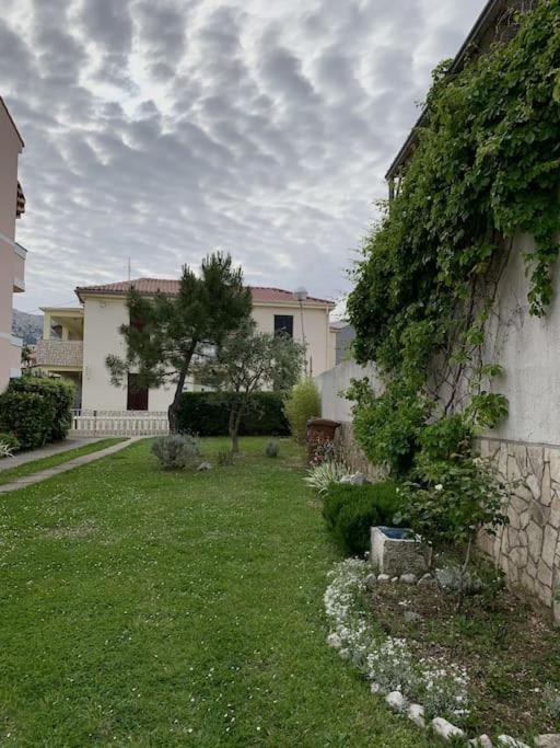 Sunny Grandma'S Garden Apartment Baška Extérieur photo