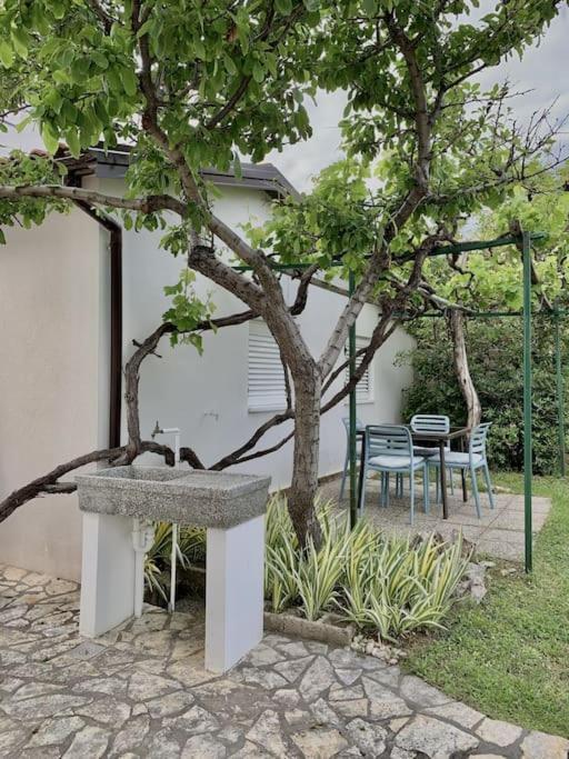 Sunny Grandma'S Garden Apartment Baška Extérieur photo